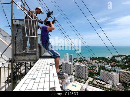Passare da Pattaya Park Tower a Jomtien, Thailandia, Asia Foto Stock