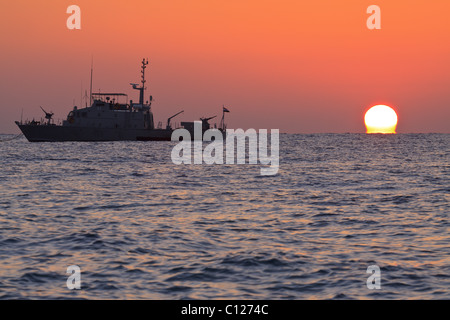 Un egiziano barca Marina sul Mar Rosso in Egitto Foto Stock