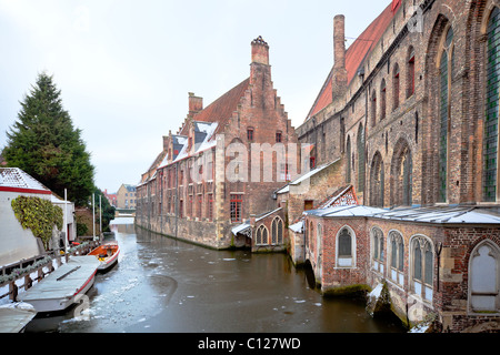 L' ospedale St Jean di Bruges, Belgio. inverno inquadratura orizzontale Foto Stock