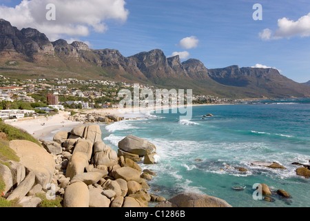 La spiaggia di Camps Bay, la spiaggia di Camps Bay sobborgo, Cape Town, Western Cape, Sud Africa e Africa Foto Stock