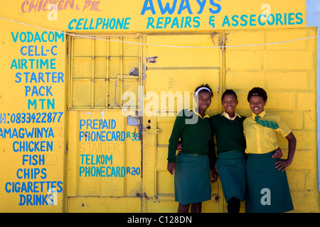 I bambini a scuola di uniformi, Nyanga township, Cape Town, Western Cape, Sud Africa e Africa Foto Stock