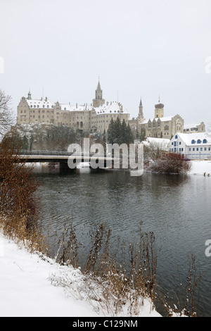 Schloss Sigmaringen Castle in inverno, Sigmaringen, Baden-Wuerttemberg, Germania, Europa Foto Stock