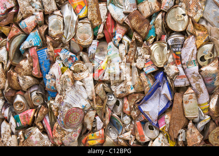 Alluminio riciclato lattine appiattito e schiacciato, Foto Stock