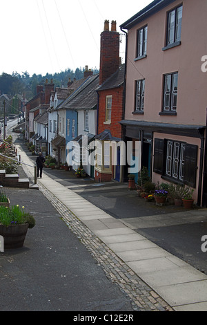 Abbassare Broad Street a Ludlow, Shropshire, Inghilterra, Regno Unito Foto Stock