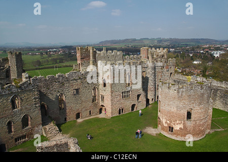 La gamma del Nord e la cappella rotonda a Ludlow Castle, Shropshire, Inghilterra, Regno Unito Foto Stock