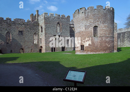 La gamma del Nord e la cappella rotonda a Ludlow Castle, Shropshire, Inghilterra, Regno Unito Foto Stock