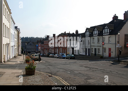 Architettura elegante in Broad Street, Ludlow, Shropshire, Inghilterra, Regno Unito Foto Stock