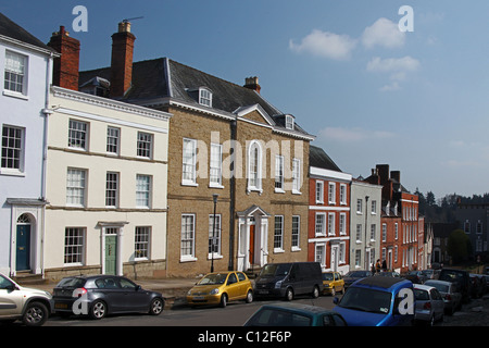 Architettura elegante in Broad Street, Ludlow, Shropshire, Inghilterra, Regno Unito Foto Stock