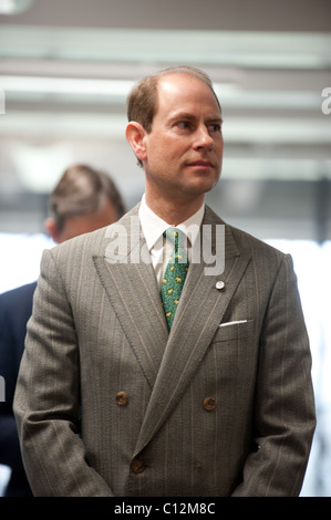 3/4 il ritratto di Sua Altezza Reale il Principe di Galles Prince Edward, Earl del Wessex. Foto Stock