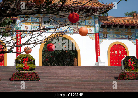 Monaco entrando Fo Guang Shan monastero in Kaohsiung Taiwan Foto Stock