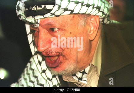 Il Presidente palestinese Yasser Arafat a una riunione di emergenza della Lega Araba per discutere dei recenti scontri israelo-palestinese. Foto Stock