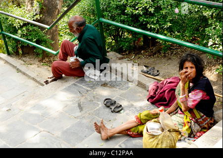 Mendicanti , i popoli vive ( i nepalesi ) , per vivere e morire in Kathmandu , la vita a Kathmandu , kathmandu vita di strada , il Nepal Foto Stock