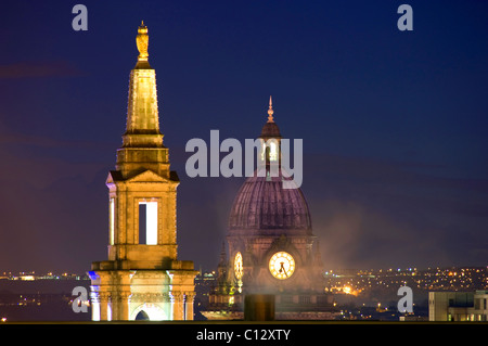 Leeds sala civica e Leeds municipio costruito nel 1858 progettato da cuthbert brodrick leeds Yorkshire Regno Unito Foto Stock