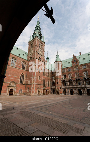Slot Frederiksborg cortile. Il cortile del massiccio castello vicino a Copenhagen. Foto Stock