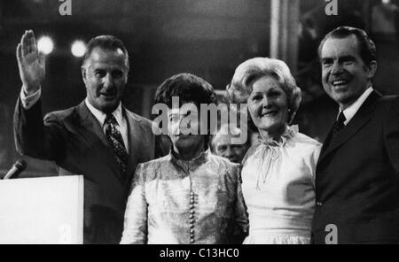 Presidenza di Nixon. Da sinistra: US Vice Presidente Spiro Agnew, secondo la Signora Judy Agnew, prima signora Patricia Nixon, il presidente statunitense Richard Nixon accettazione di nomina presidenziale alla Convention Nazionale Repubblicana, Miami, Florida, Agosto 1972. Foto Stock