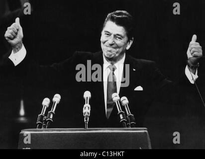 Presidenza Reagan. Partito Repubblicano nominee e governatore della California (e il futuro presidente degli Stati Uniti) Ronald Reagan alla Convention Nazionale Repubblicana, Detroit, Michigan, luglio 1980. Foto Stock