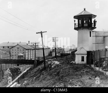 Vista esterna del cantare cantare nella prigione di Ossining New York mostra torre di guardia e blocco di cella. 1938. Foto Stock