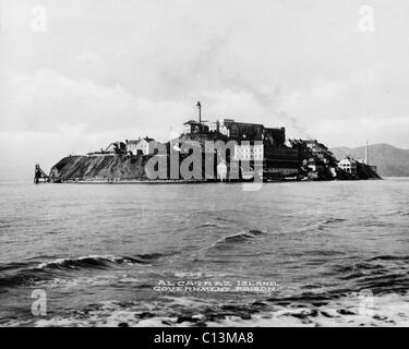 "La roccia" Stati Uniti penitenziario sull isola di Alcatraz nella Baia di San Francisco in California. Ca. 1940s. Foto Stock