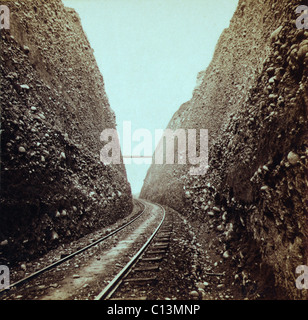 Central Pacific Railroad Bloomer del taglio era di 800 piedi lungo e aveva sessanta-tre piedi alte mura. Esso è stato scavato con la dinamite in Foto Stock