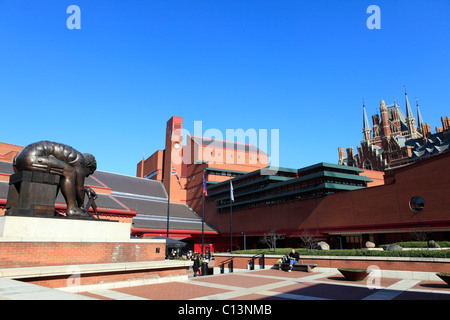 Regno unito Londra euston road British library statua di sir Isaac Newton Foto Stock