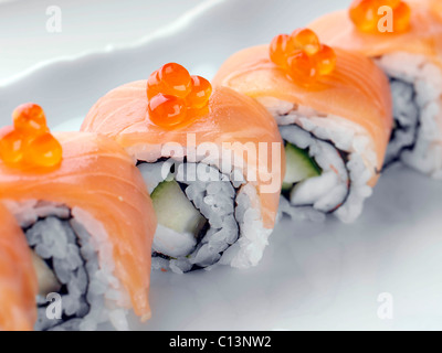 Salmone affumicato sushi con riso Foto Stock