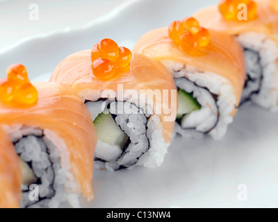 Salmone affumicato sushi con riso Foto Stock