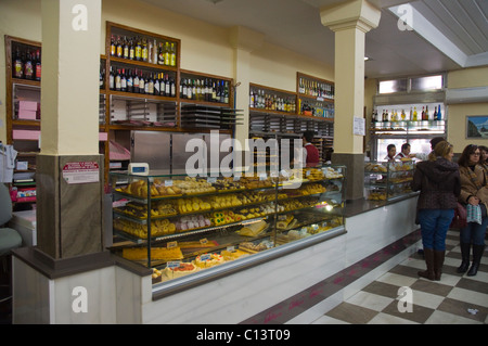 Bakery Shop interno piazza Puerta del Sol di Madrid Spagna Europa Foto Stock