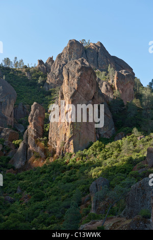 Le formazioni rocciose a pinnacoli Monumento Nazionale vicino Soledad, California. Foto Stock