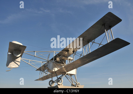 Breguet-Michelin monumento aereo sul parcheggio di Clermont-Auvergne aeroporto, Francia Foto Stock