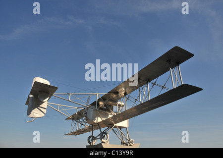 Breguet-Michelin monumento aereo sul parcheggio di Clermont-Auvergne aeroporto, Francia Foto Stock