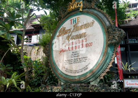 Insegna per il Blanco Renaissance Museum and Art Gallery a Ubud, Bali, Indonesia, ex casa di studio dell'artista Don Antonio Blanco. Foto Stock