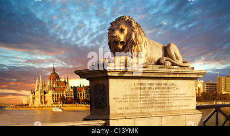 Szecheni Lanchid ( Ponte Catena ). Sospensione ponte sul Danubio tra Buda e Pest. Budapest Ungheria Foto Stock