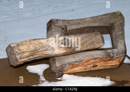 Scultura di Dunnett Foresta, Vicino Castletown, Caithness in Scozia, Regno Unito. Catena di legno link. Foto Stock