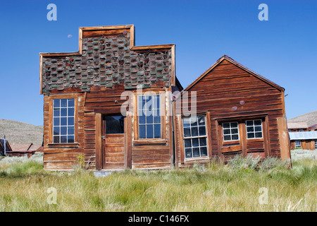 Il Sam Leon Bar e negozio di Barbiere in California città fantasma di Bodie. Foto Stock