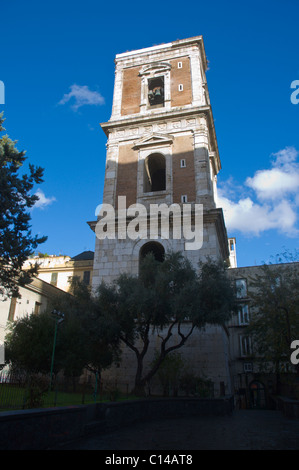 Torre campanaria della ricostruita Basilica di Santa Chiara la chiesa a Piazza del Gesu Nuovo centro di Napoli Italia Europa Foto Stock