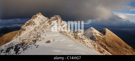 Spidean Coire Nan Clach e Sgurr divieto e Sgurr nan Fhir Duibhe, Beinn Eighe, Torridon, Highlands scozzesi, Scozia Foto Stock