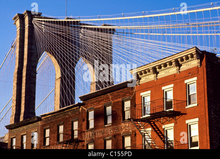 Ponte di Brooklyn come visto da Fulton San, Brooklyn, New York. Foto Stock