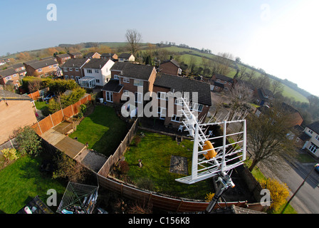 Un elevato guadagno di antenna essendo montato a casa mia a Rothwell, Northants. Foto © John Robertson, 2011. Foto Stock