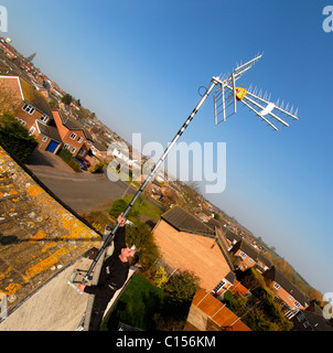 Un elevato guadagno di antenna essendo montato a casa mia a Rothwell, Northants. Foto © John Robertson, 2011. Foto Stock