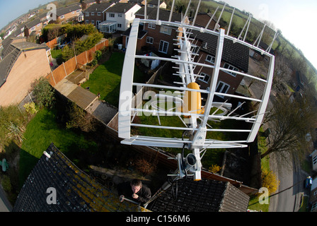 Un elevato guadagno di antenna essendo montato a casa mia a Rothwell, Northants. Foto © John Robertson, 2011. Foto Stock