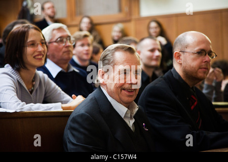 L ex Presidente della Repubblica ceca Vaclav Havel, al Forum 2000 Conferenza di Praga, Repubblica Ceca Foto Stock