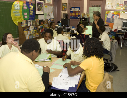 Classe pubblica di scienze della scuola superiore Junior a Newark, New Jersey. Foto Stock