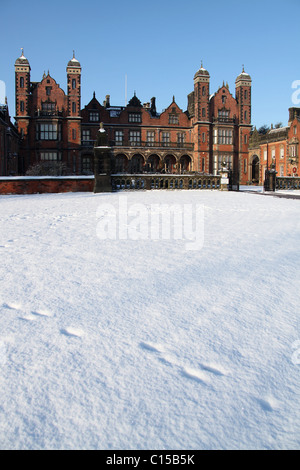 Capesthorne Hall, Inghilterra. Il pittoresco panorama invernale del Capesthorne Hall est elevazione. Foto Stock