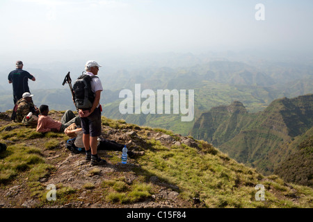 Gli escursionisti in montagna Simiens vicino Sankaber Foto Stock