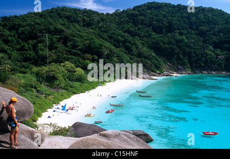 Vista di Koh Similan spiaggia nei pressi di Phuket, Thailandia, Sud-est asiatico Foto Stock