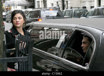 Jessica Szohr e Ed Westwick sulla posizione, le riprese di un episodio di "Gossip Girl' di New York City, Stati Uniti d'America - 02.02.09 Foto Stock