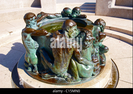 'Bene della vita' statua da Ivan Mestrovic. Marshall Piazza Teto, Zagabria, Croazia Foto Stock