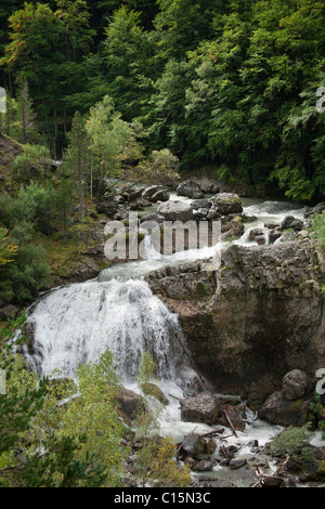 La cascata nel Parco Nazionale di Ordesa y Monte Perdido, Pirenei spagnoli, Huesca, Aragona, Spagna Foto Stock