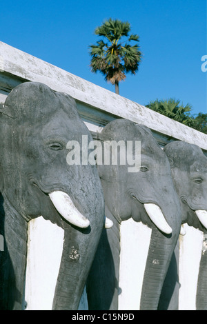 Dagoba, parete di elefanti, tempio, Anuradhapura, Sri Lanka, Asia Foto Stock