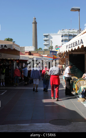 Il lungomare Market street a MASPALOMAS SULL'ISOLA DI GRAN CANARIA. Foto Stock